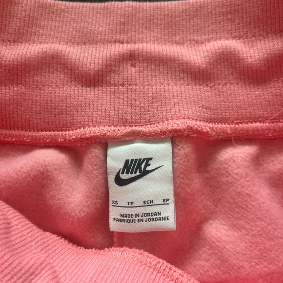 Nike sweat shorts, perfect condition - Picture 4 of 4